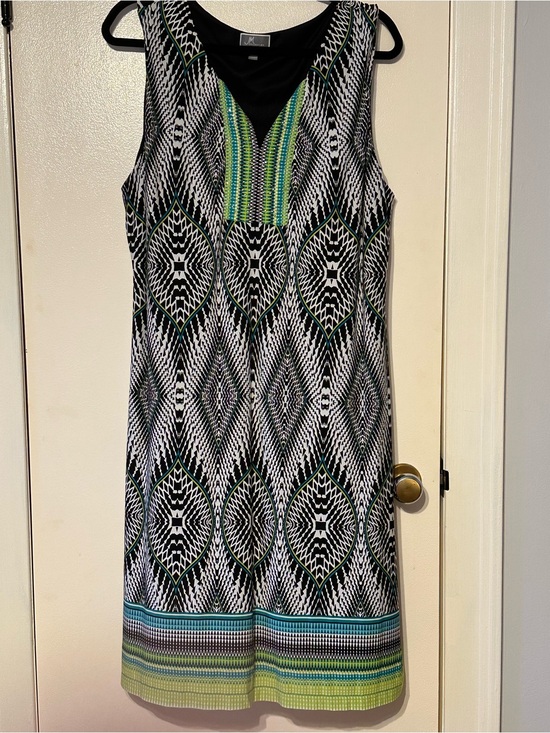 JM Collection Dresses & Skirts - Sleeveless Black & Green Patterned Shift Dress